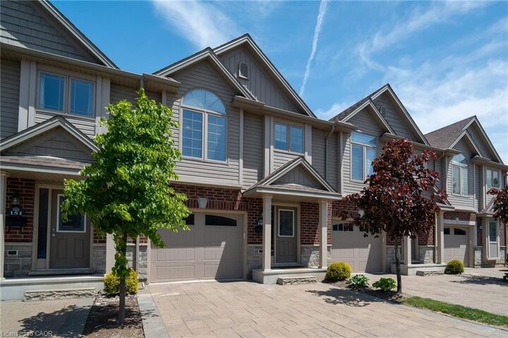 Property Photo:  1061 Eagletrace Drive 149  ON N6G 0T3 