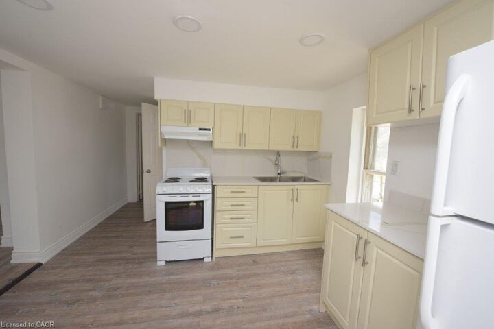Property Photo:  79-71 Cedar Street  ON N1S 1V5 