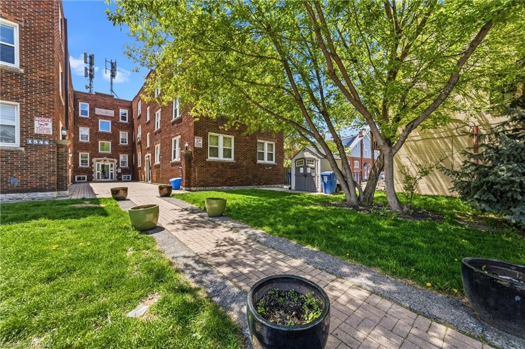 Property Photo:  1544 King Street E 202  ON L8K 1S9 