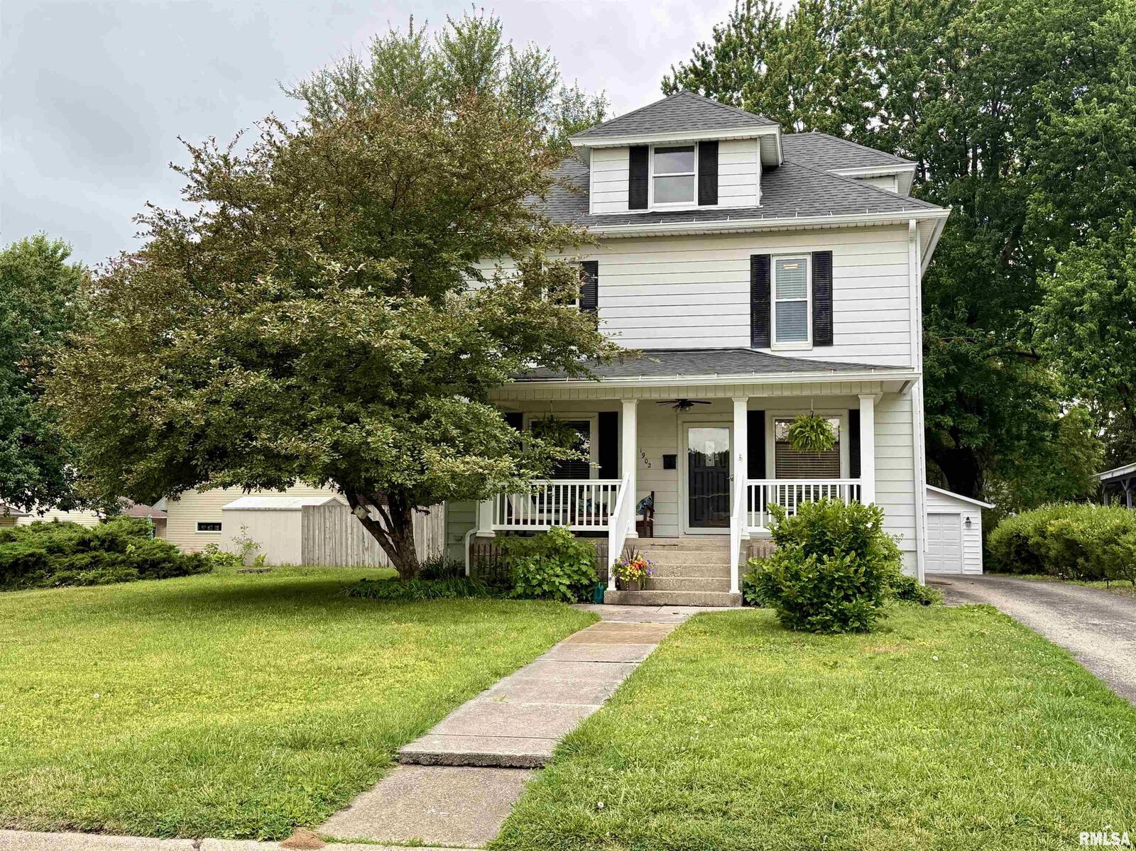 Property Photo:  1902 N Broad Street  IL 61401 