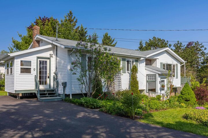 19 Marjorie Crescent — photo 1