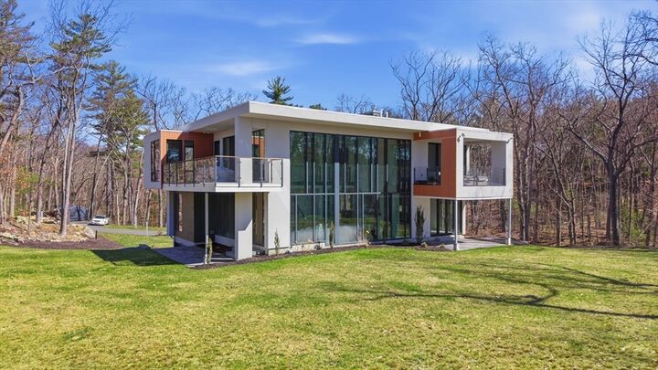 Property Photo: 20 Dogwood Ln MA 01864