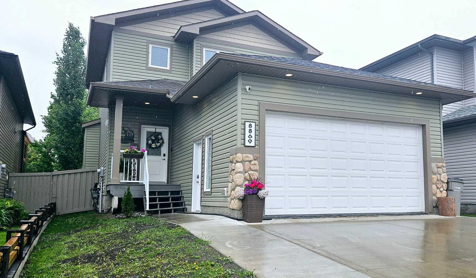 Property Photo:  8869 96 Avenue  AB T8X 0N2 