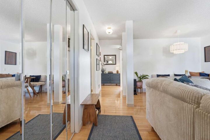 Property Photo:  3031 23 Avenue SW  AB T3E 0J3 