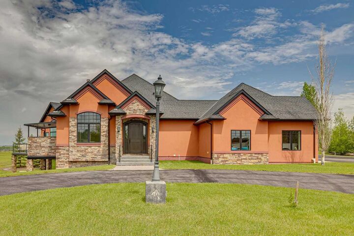 Property Photo: 8 Shannon Loop AB T1S 5B3