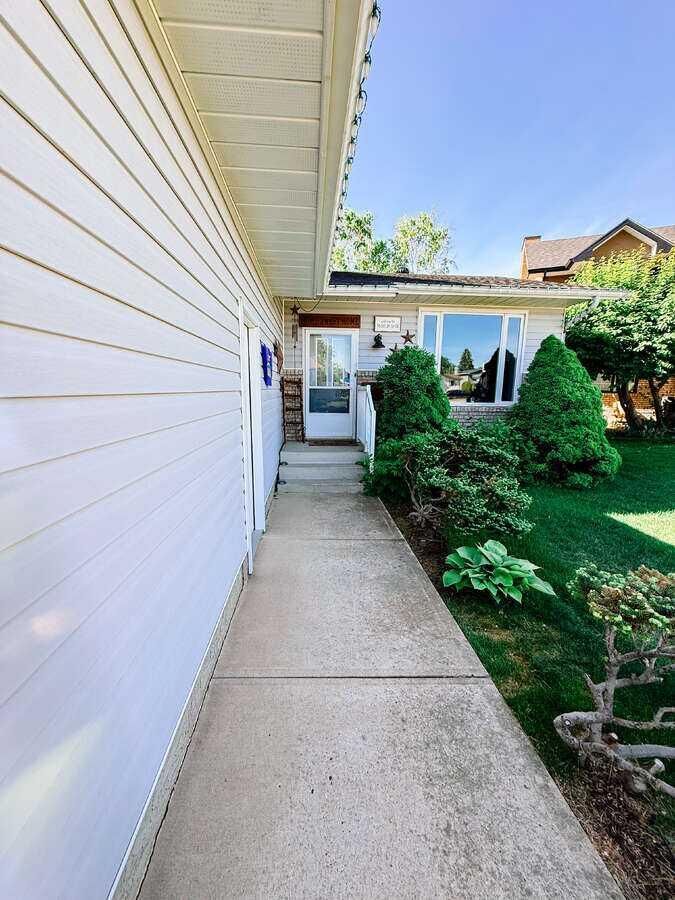 Property Photo:  1630 31 Street SE  AB T1A 8J8 