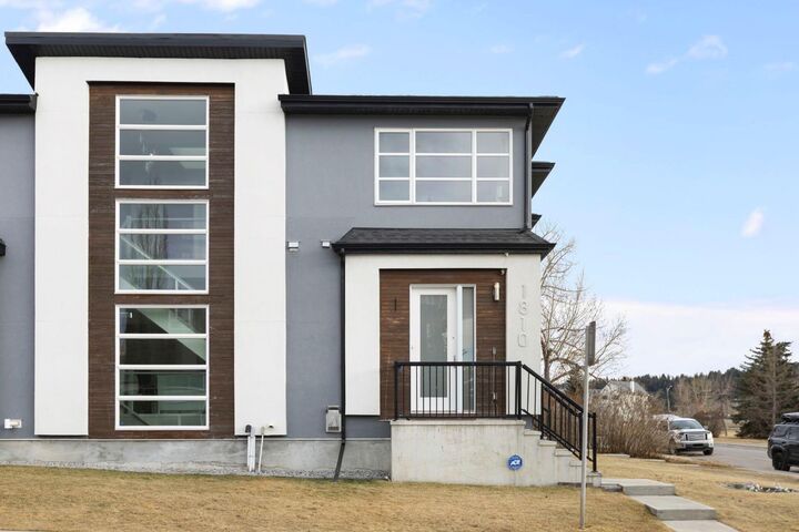 Property Photo:  1810 43 Street NW  AB T3B 6E6 