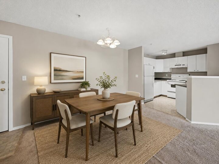 Property Photo:  604 8 Street SW 4106  AB T4B 2W4 