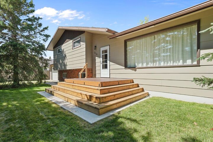 Property Photo:  216 Bedient Street  AB T0K 2P0 