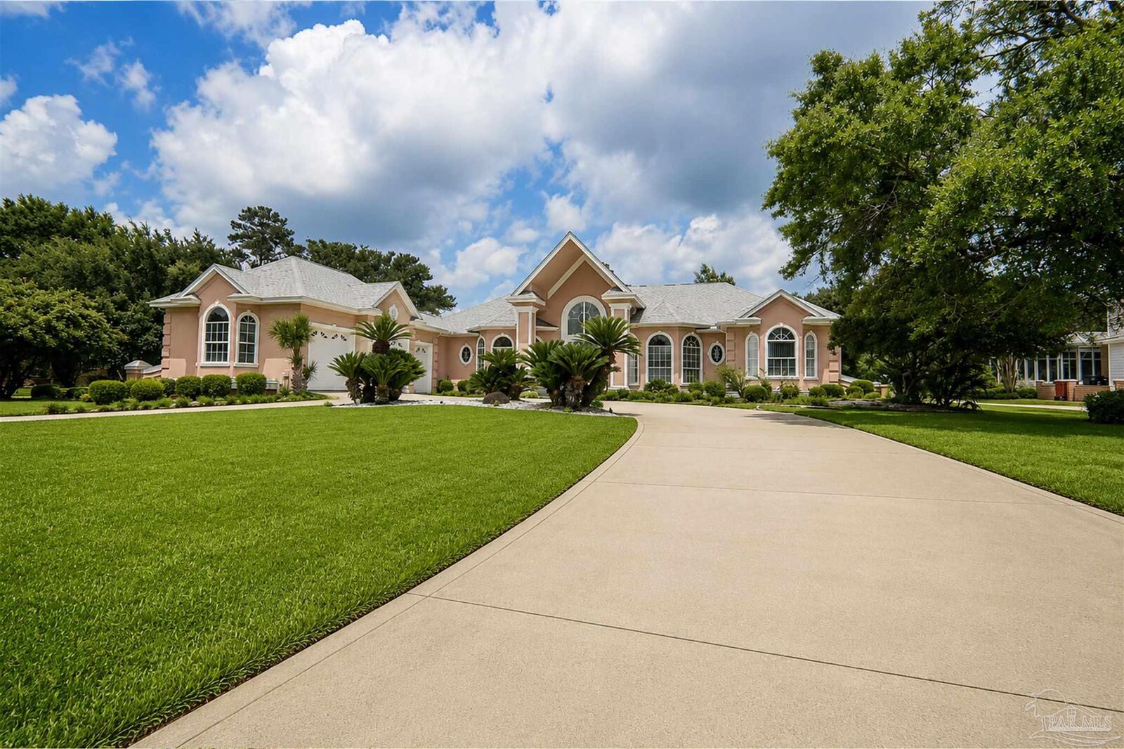 Property Photo: 5542 Oakmont Dr FL 32571