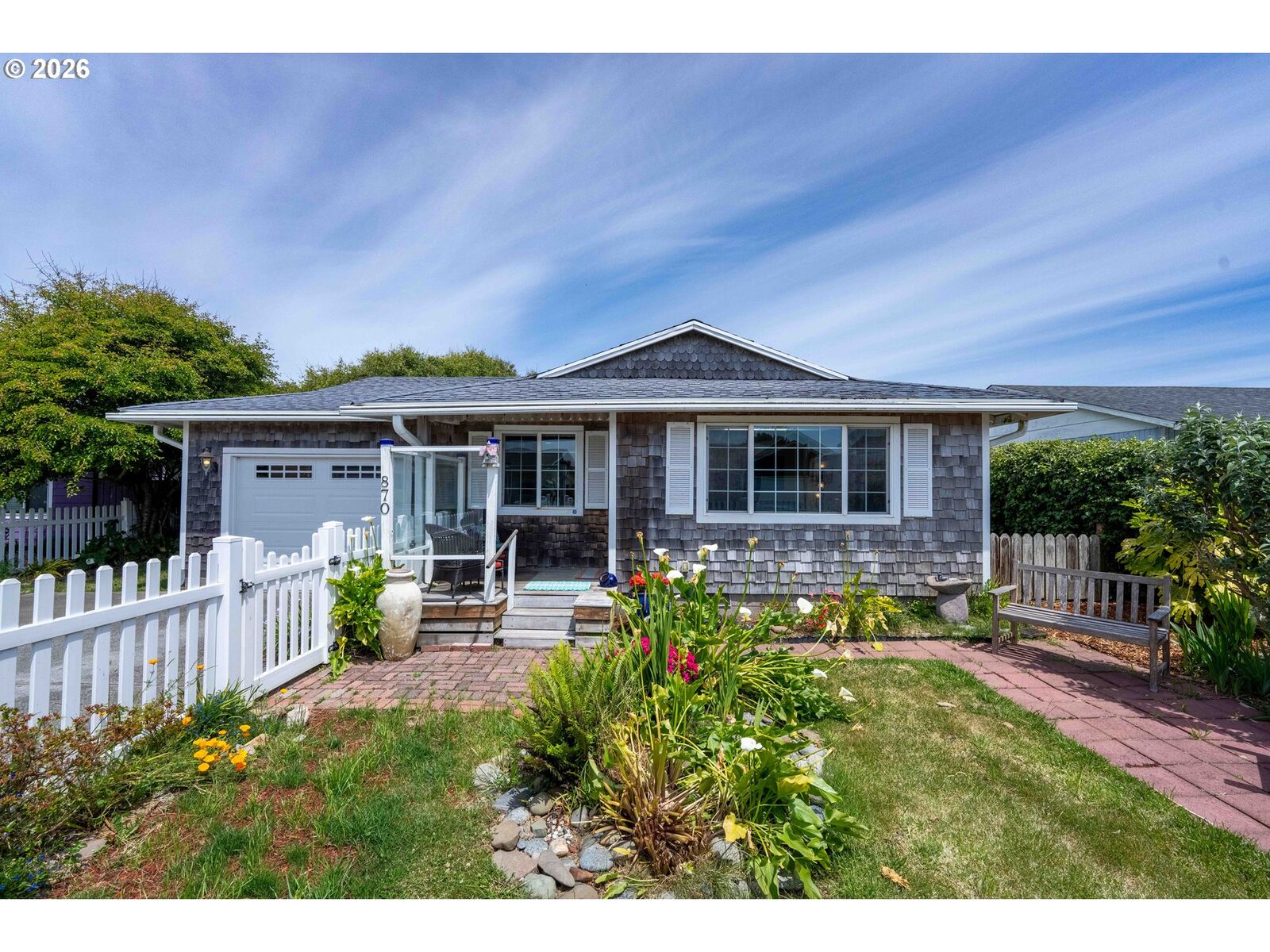 Property Photo:  870 11th St SW  OR 97411 