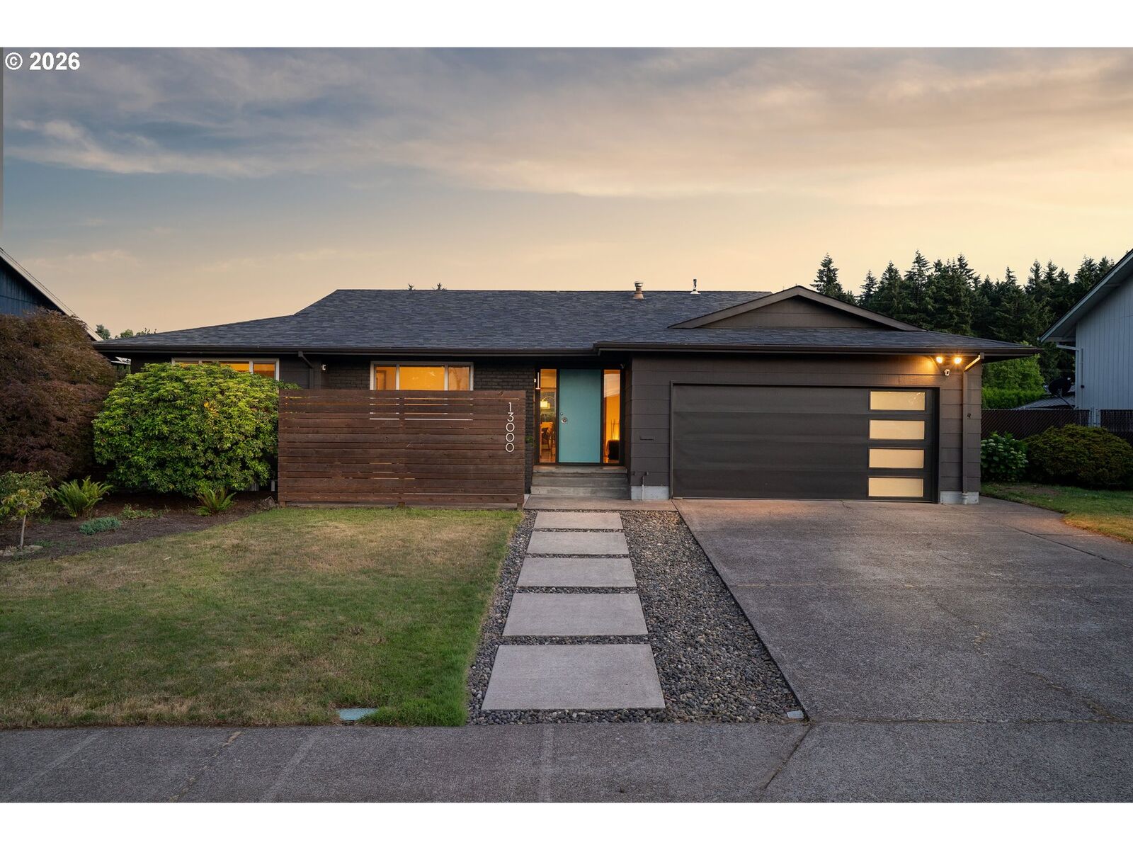 Property Photo:  13000 NE Stanton St  OR 97230 