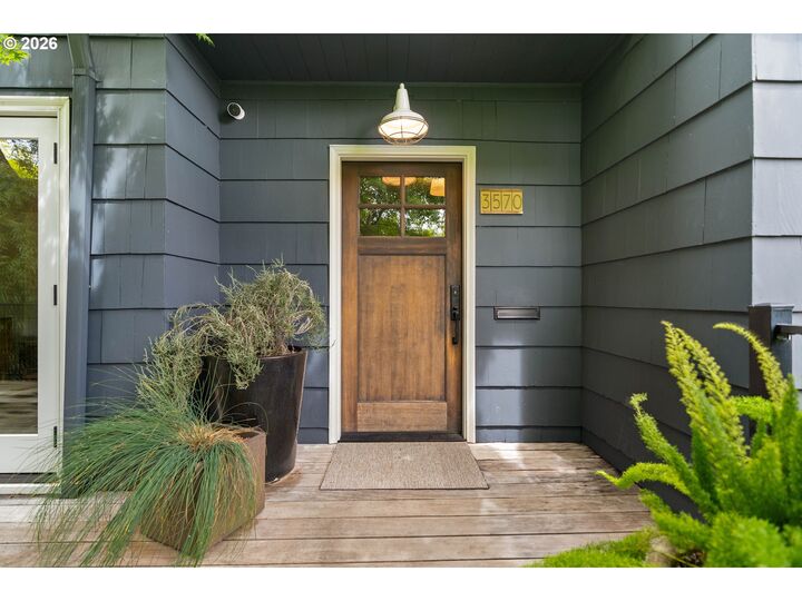 Property Photo:  3570 SW Council Crest Dr  OR 97239 