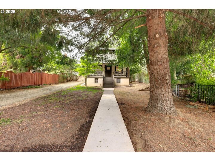 Property Photo: 1827 SE Oak St OR 97214