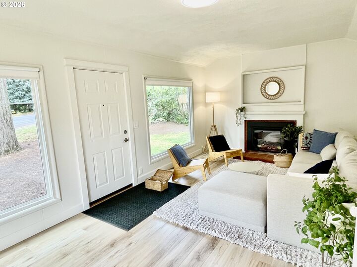 Property Photo:  5901 SE Flavel Dr  OR 97206 