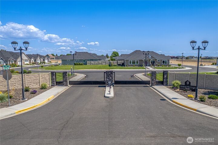 Property Photo: 816 N M Loop Drive SW WA 98848