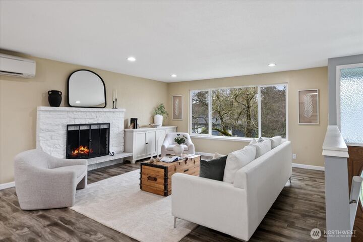 Property Photo: 18312 73rd Avenue W WA 98026