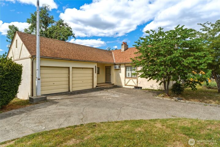Property Photo: 1724 E Alder Street WA 99362
