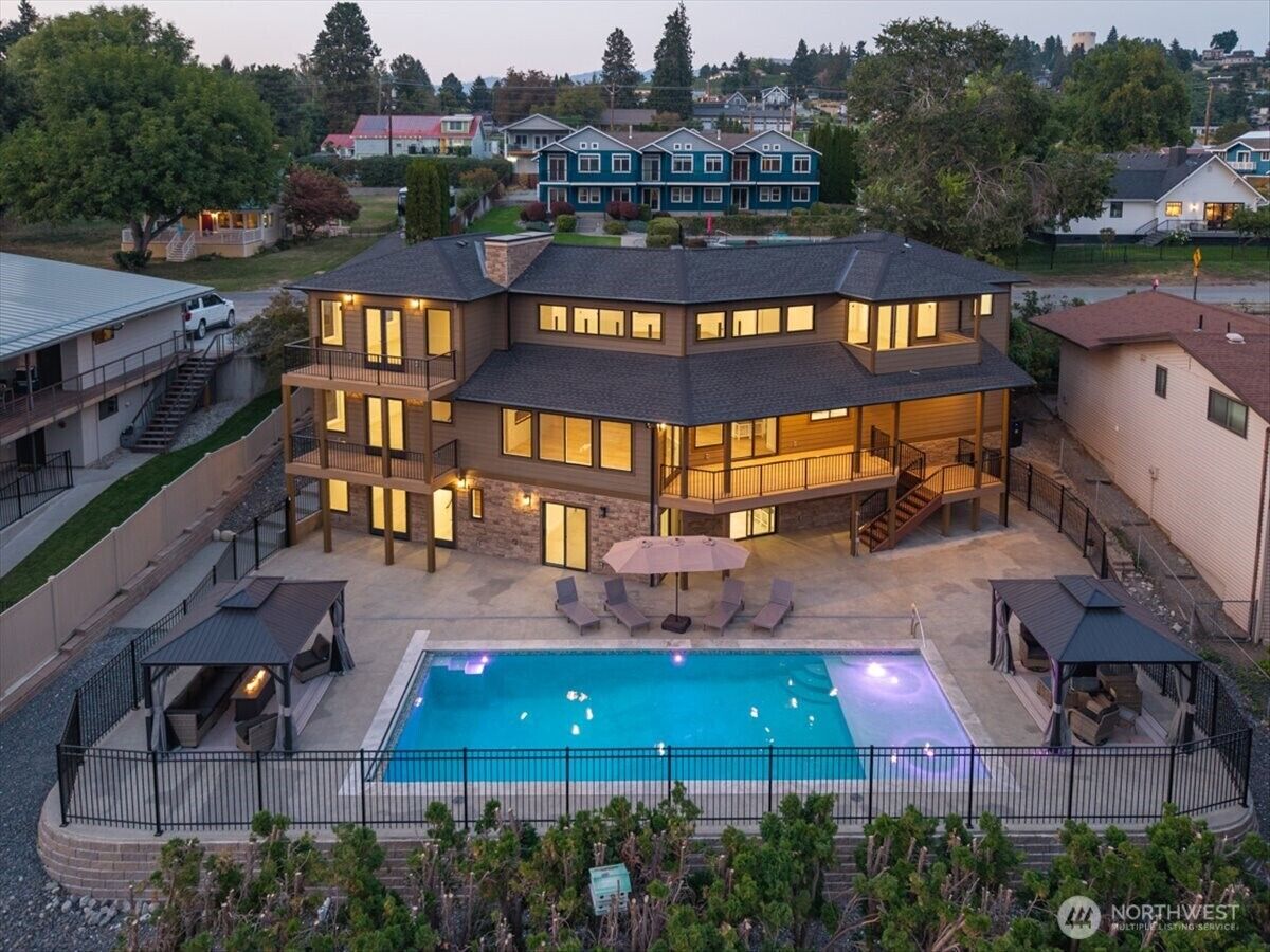 Property Photo:  755  Wapato Way  WA 98831 