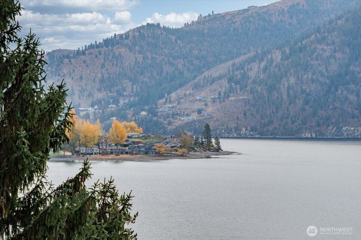 Property Photo: 755 Wapato Way WA 98831