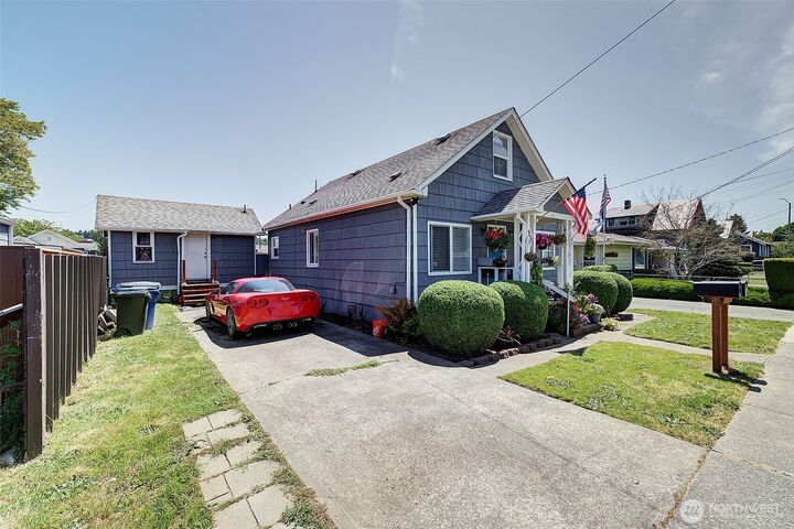 Property Photo:  320  Williams Avenue N  WA 98057 