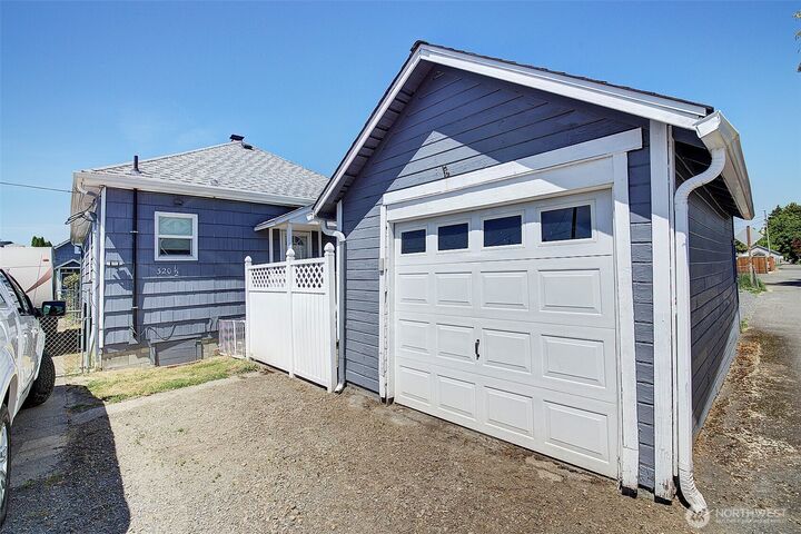 Property Photo: 320 Williams Avenue N WA 98057
