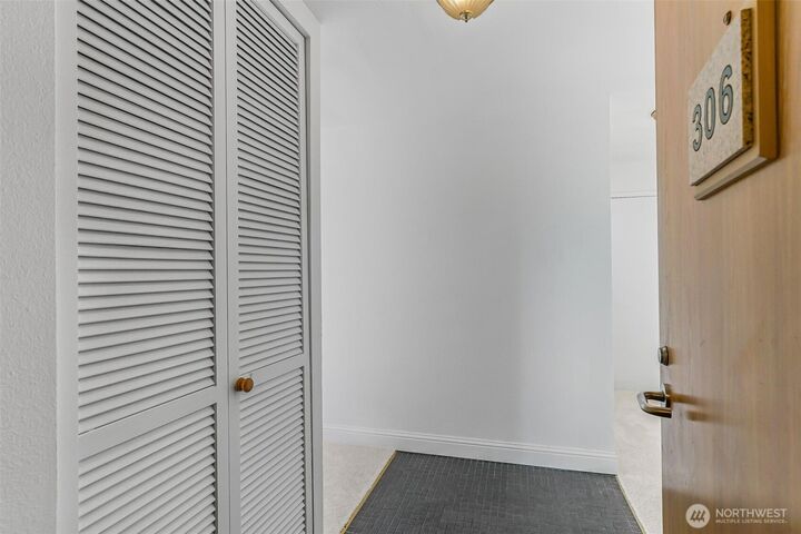 Property Photo: 521 5th Avenue W 306 WA 98119