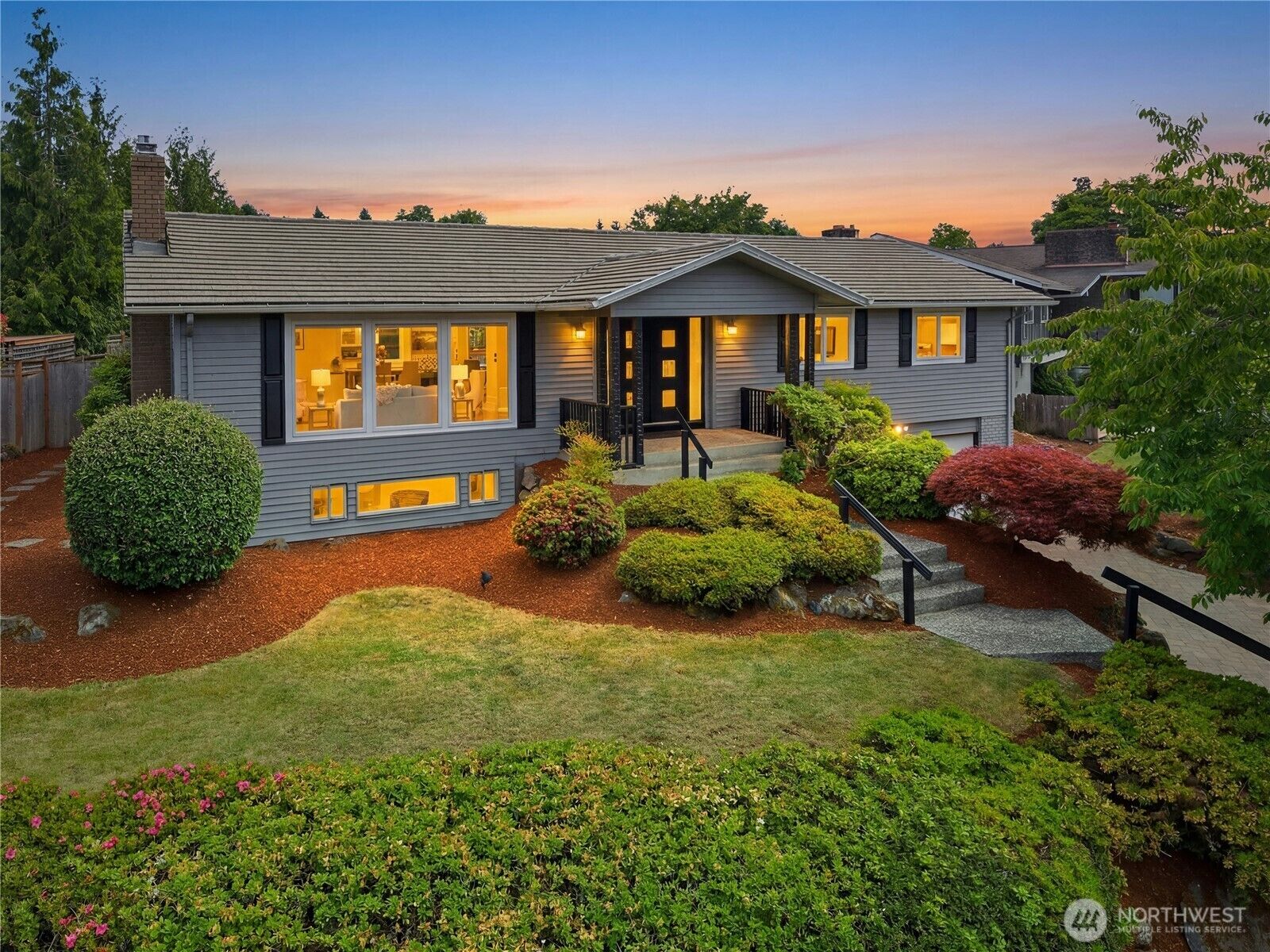Property Photo:  1310  121st Avenue SE  WA 98005 