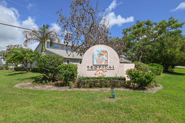 Property Photo: 2640 SE Tropical East Circle FL 34952