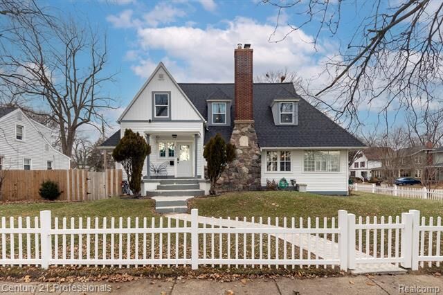 Property Photo:  1500 W Saint Joseph Street  MI 48915 