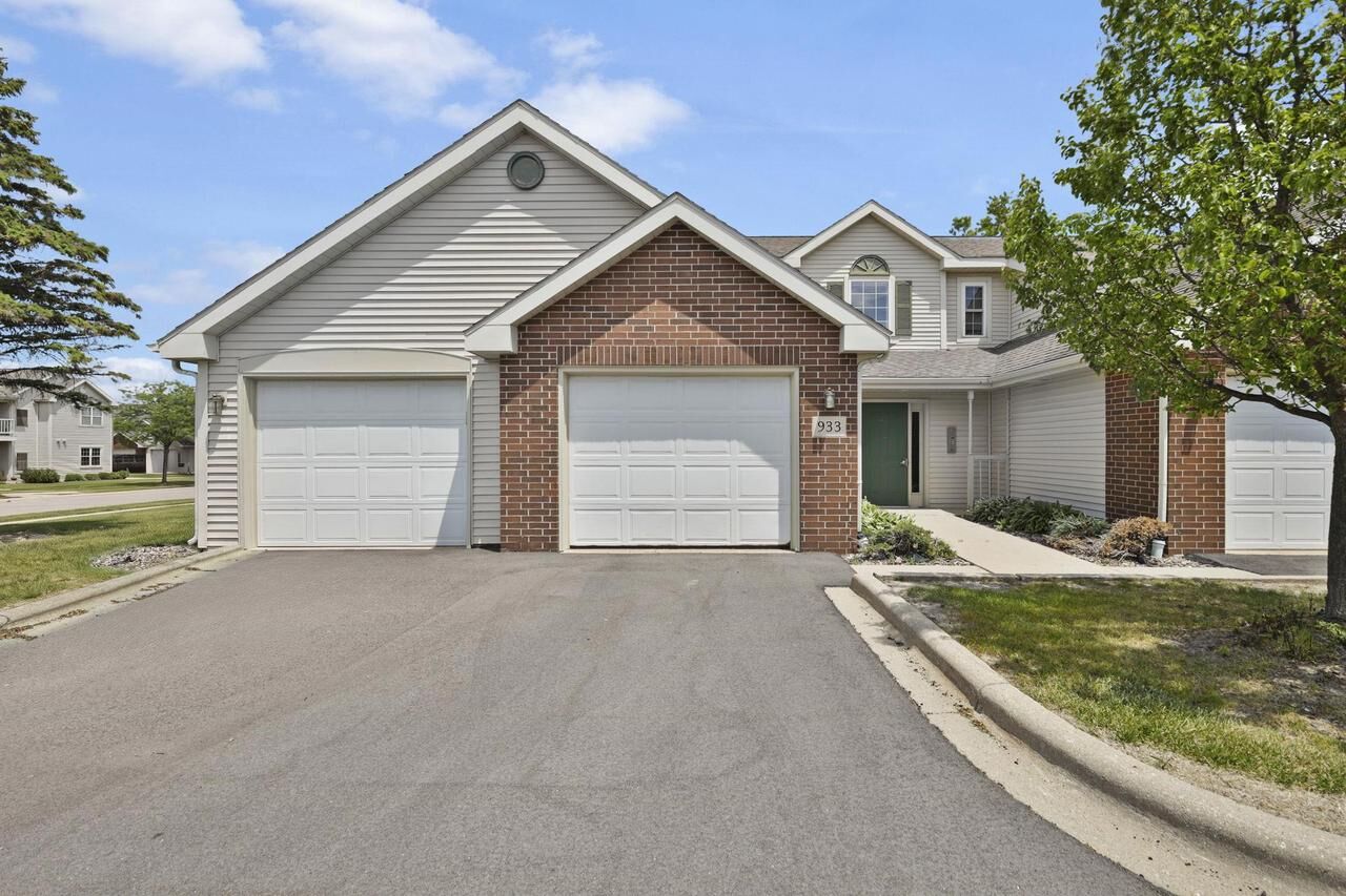 Property Photo: 933 Park Street 101 WI 53575