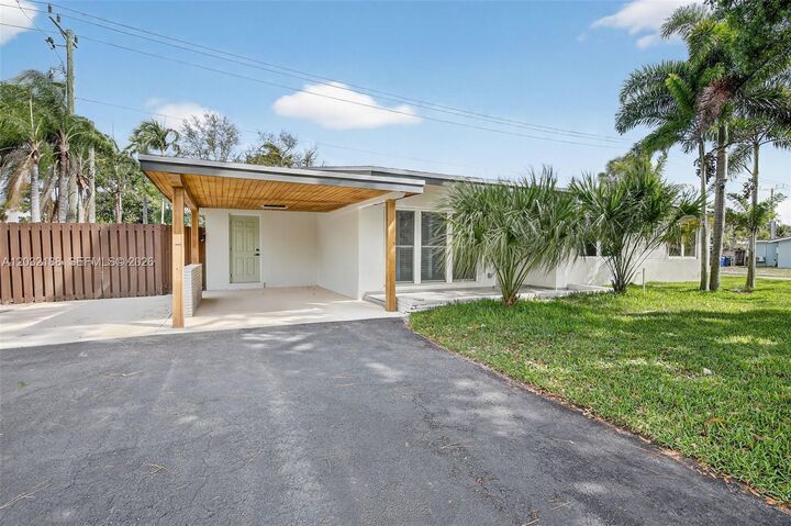Property Photo: 3371 SW 23rd St FL 33312