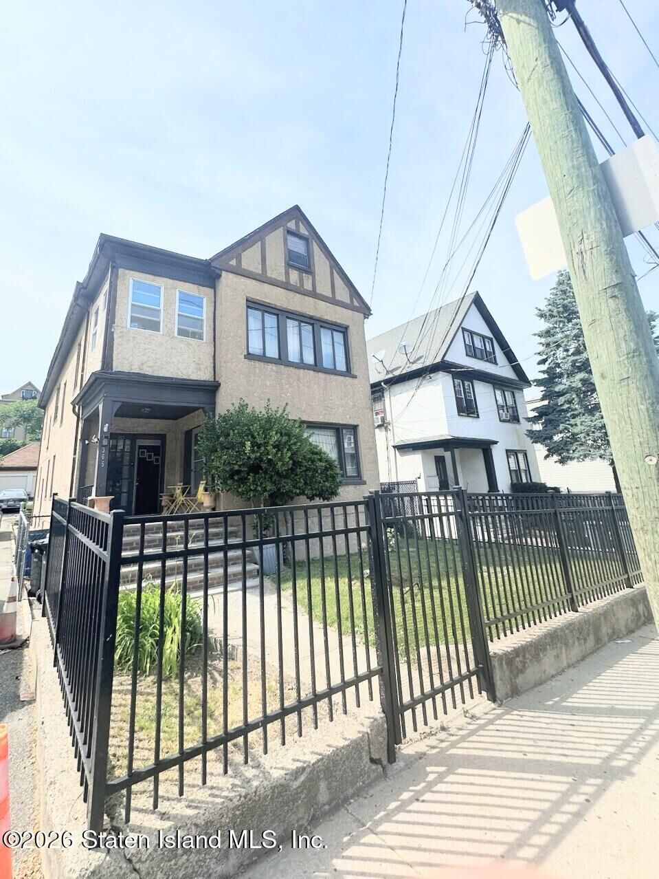 Property Photo:  365 Victory Boulevard  NY 10301 