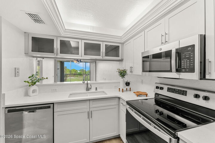 Property Photo:  1420 Huntington Lane  FL 32955 