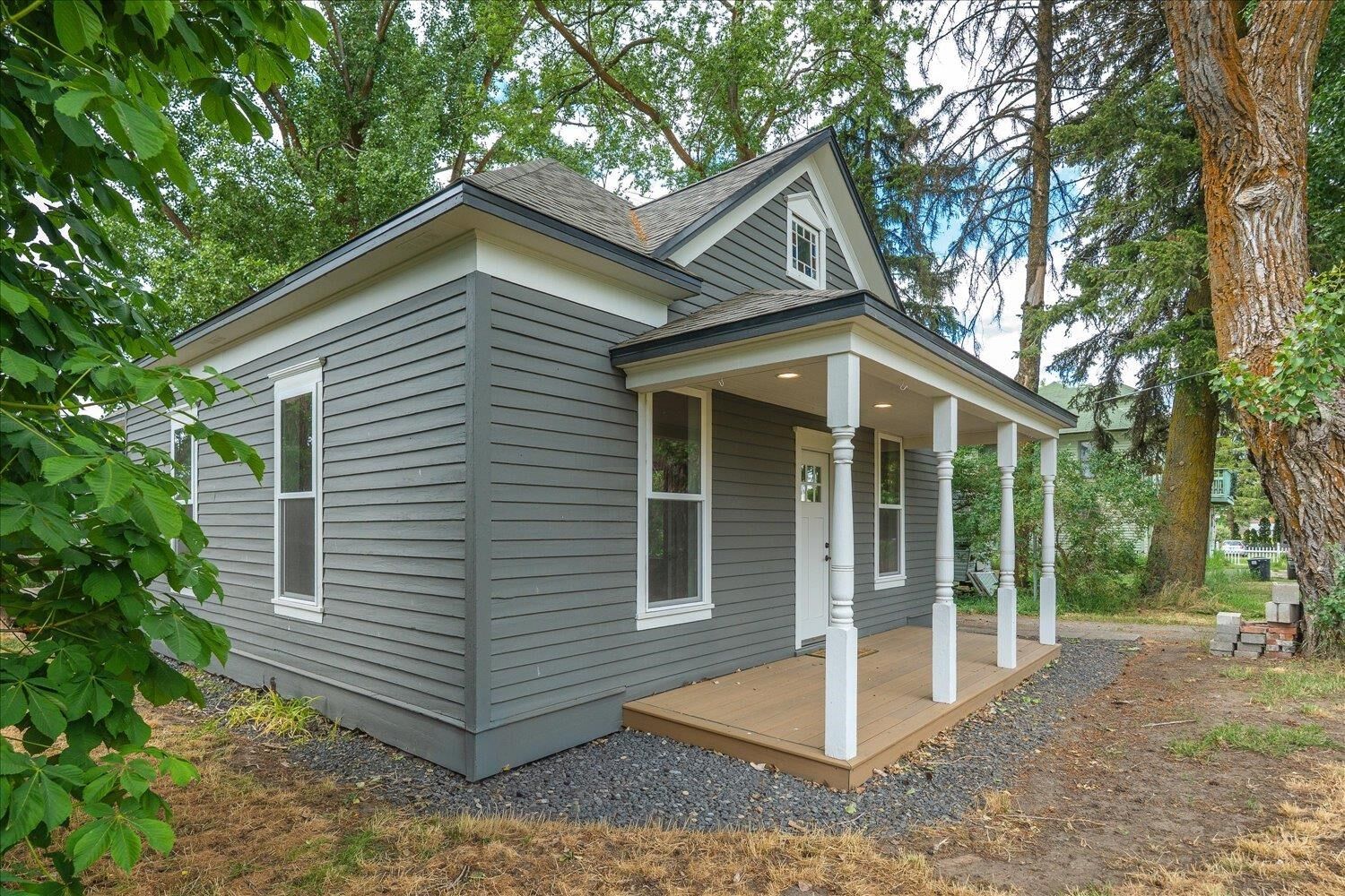 Property Photo:  16647 N Oregon St  WA 99008 