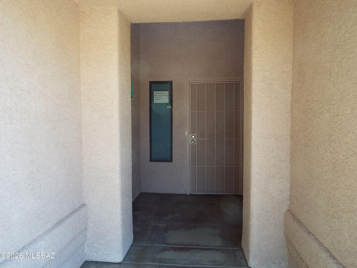 Property Photo: 8009 S Castle Bay Street AZ 85747
