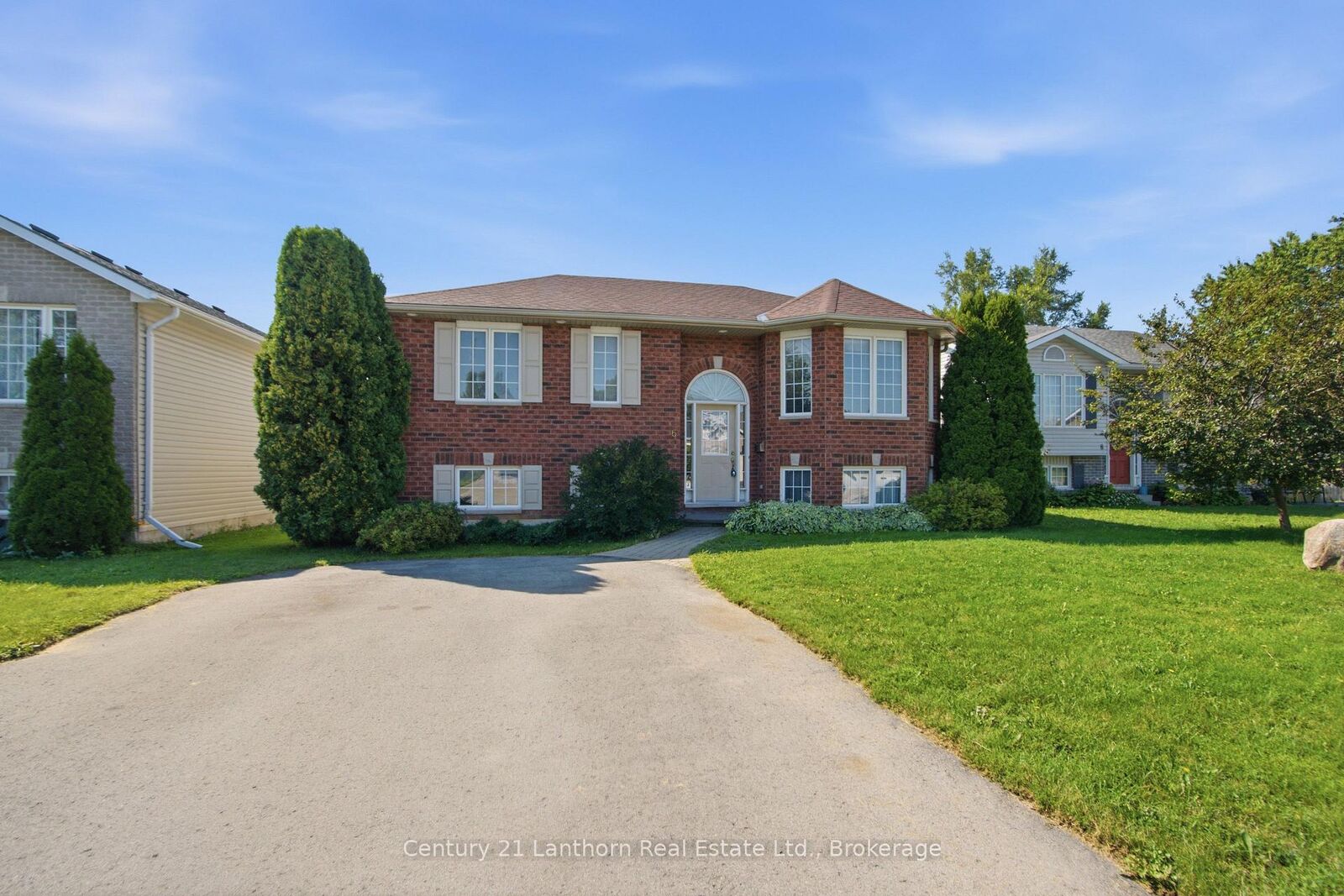 Property Photo:  6 Chisholm Square  ON K8N 5Z4 