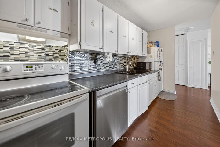 Property Photo: 15 Torrance Road 1102 ON M1J 3K2