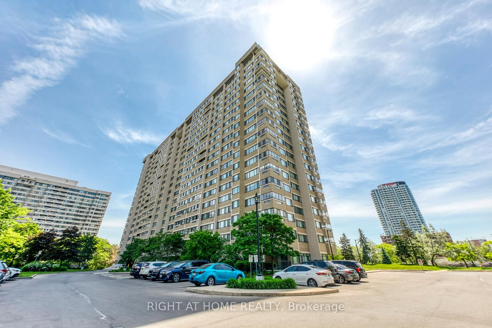 Property Photo: 50 Elm Drive E 607 ON L5A 3X2