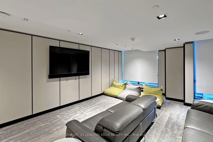 Property Photo: 395 Bloor Street 2109 ON M4W 0B4