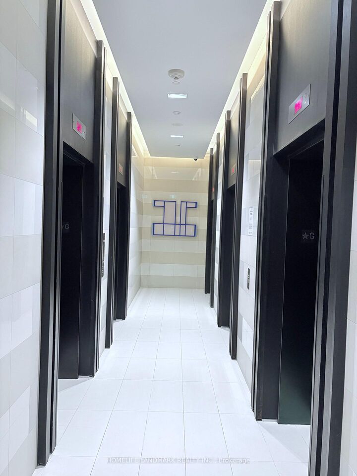 Property Photo: 501 Yonge Street 2001 ON M4Y 0G8