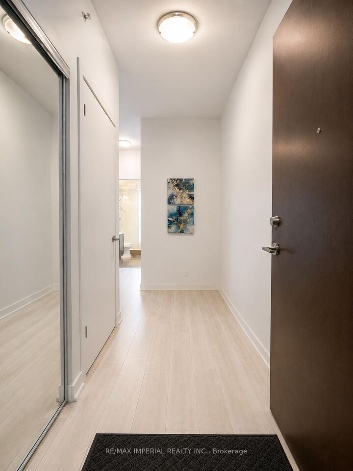 Property Photo: 2212 Lake Shore Boulevard W 3001 ON M8V 0C2