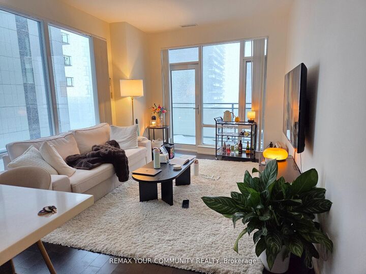 Property Photo: 21 Widmer Street 2302 ON M5V 0B8