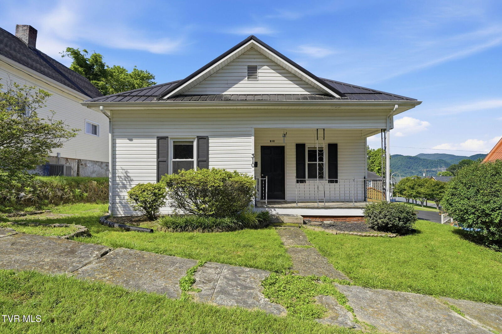 Property Photo:  310 Pine Street  TN 37650 