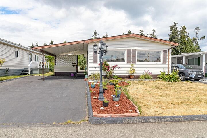 7701 Central Saanich Rd #121 — photo 1