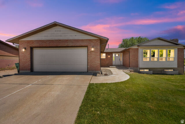 Property Photo: 2902 N 725 W UT 84041