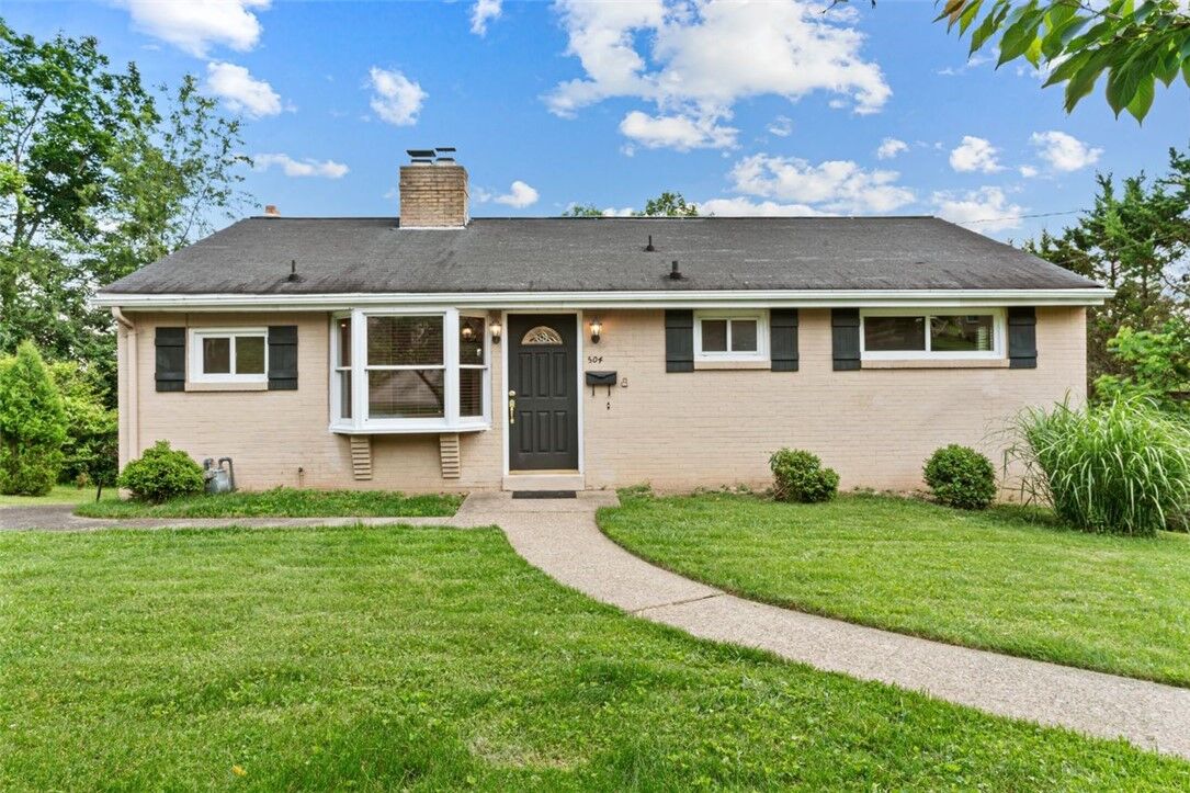 Property Photo: 504 Long Dr PA 15241