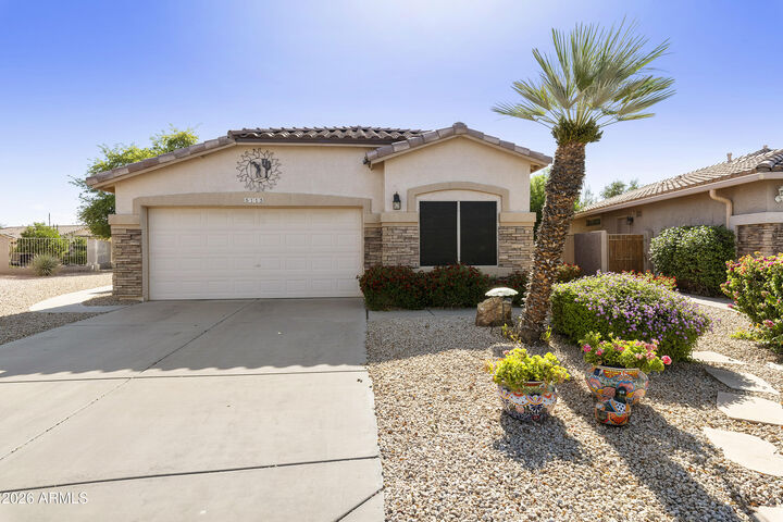 Property Photo: 5113 S Almond Court AZ 85298