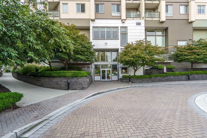 Property Photo: 15850 26th Avenue 407 BC V3Z 2N6