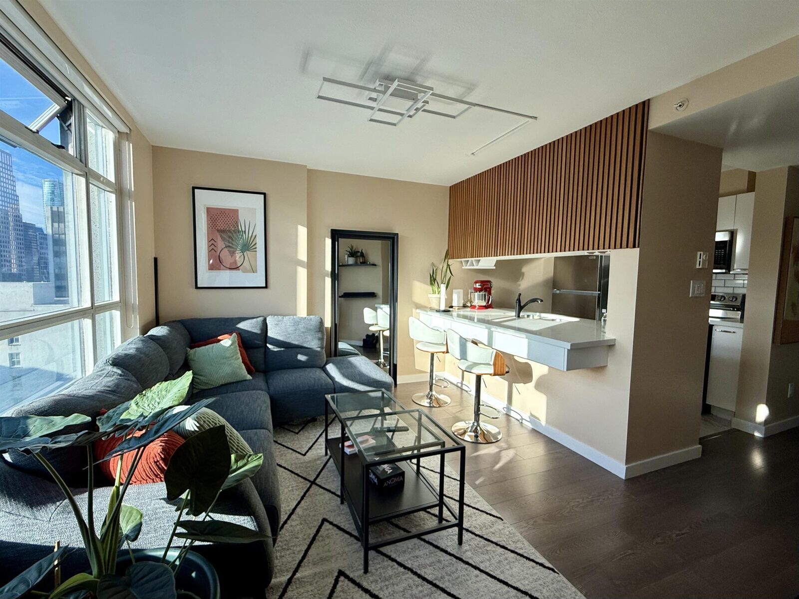 Property Photo: 438 Seymour Street 1701 BC V6B 6H4